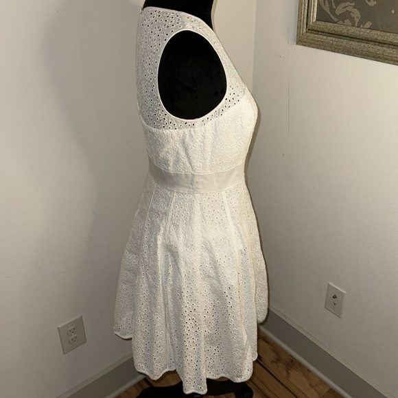 Eliza J white eyelet fit and flare above the knee cotton sleeveless dress Sz 6 - Picture 4 of 9